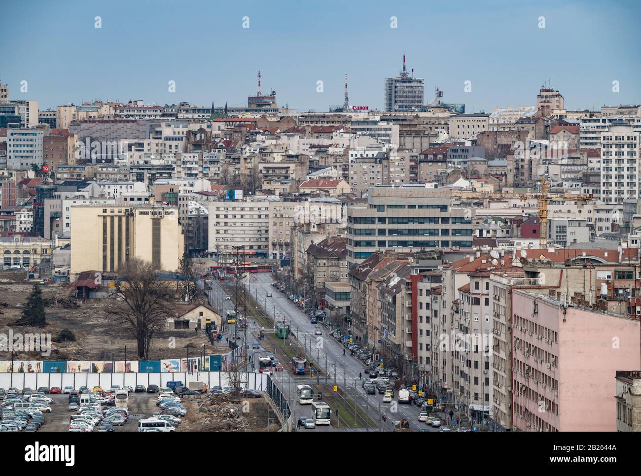 Belgrade, Serbie la rue de Kneza Milosa trafic léger le matin sur un jour d'hiver nuageux Banque D'Images