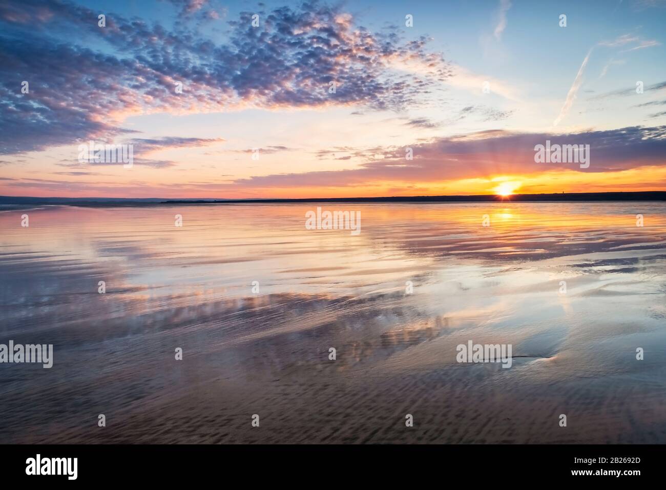 Coucher de soleil romantique sur la plage du Devon du Nord, côte, littoral, sable, mer, vie côtière, style de vie, Sud-Ouest, rivage, magnifique, spectaculaire, Royaume-Uni Banque D'Images
