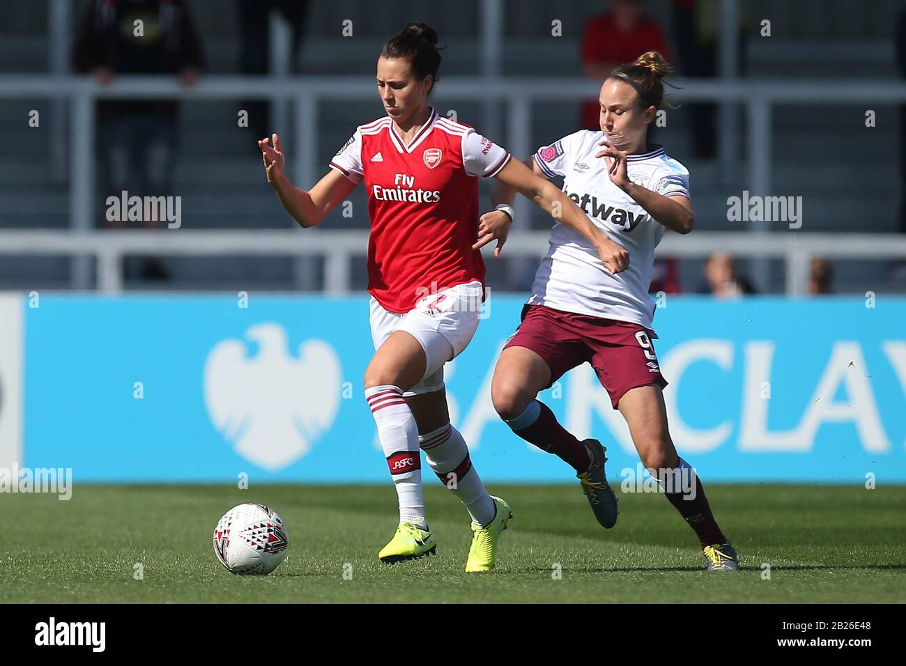 Viktoria Schnaderbeck d'Arsenal et Martha Thomas de West Ham pendant Arsenal Women vs West Ham United Women, Barclays FA Women's Super League Footbal Banque D'Images