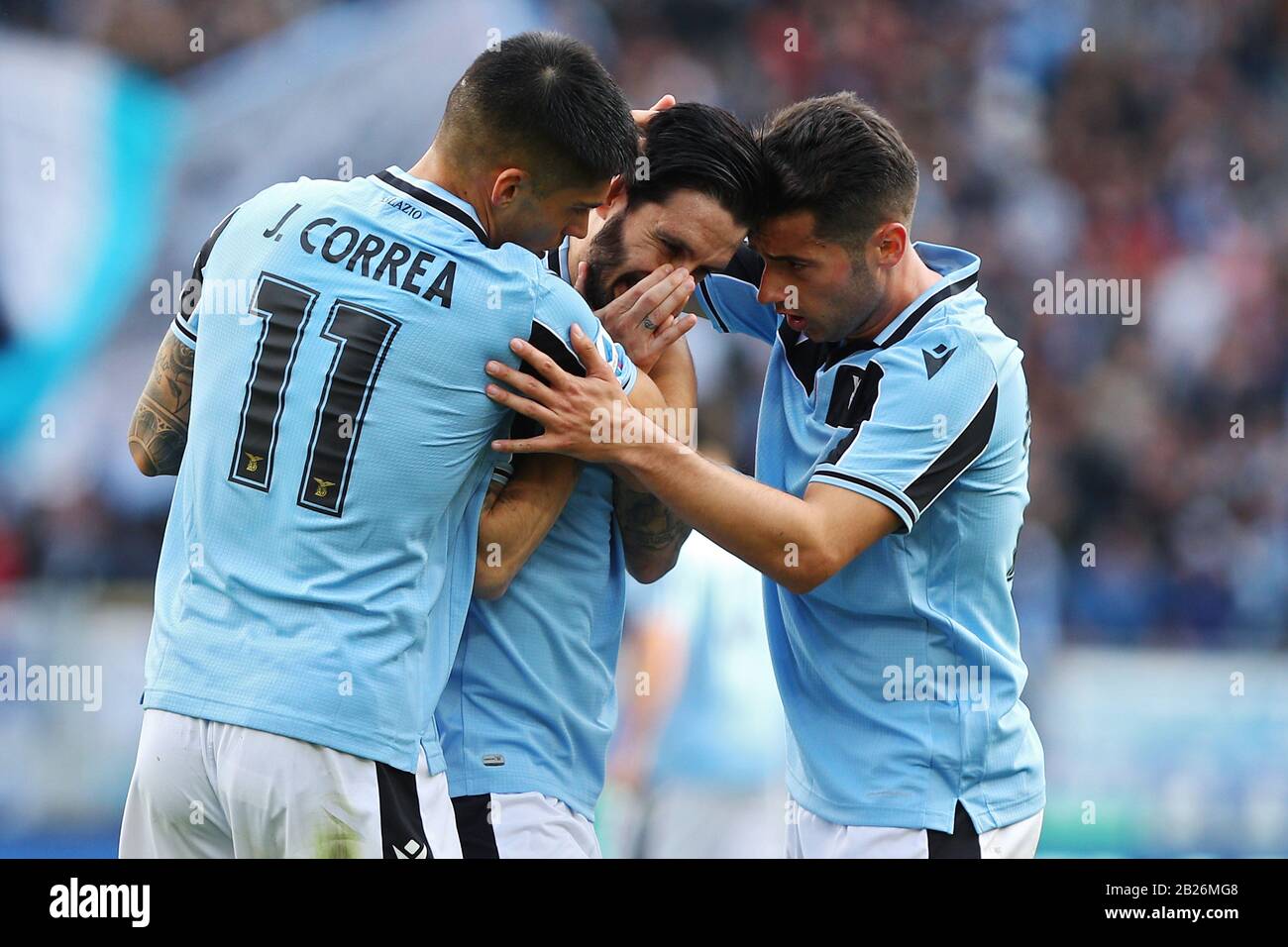 Rome, Italie. 29 février 2020. Luis Alberto de Latium (C) célèbre avec Joaquin Correa (L) et Jony (R) après avoir marqué 1-0 but pendant le championnat italien Serie UN match de football entre ss Lazio et Bologne FC le 29 février 2020 à Stadio Olimpico à Rome, Italie - photo Federico Proietti/ESPA-Credit Images: Agence Photographique Sportive Européenne/Alay Live News Banque D'Images