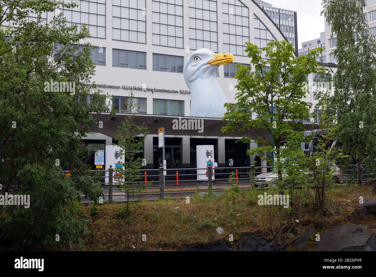 Helsinki, Finlande - le 12 juin 2018 : Chef de mouette conçu par Jaanisoo Villu sur l'entrée du Musée d'art d'Helsinki sur l'extrémité nord du Palais de Tennis Banque D'Images