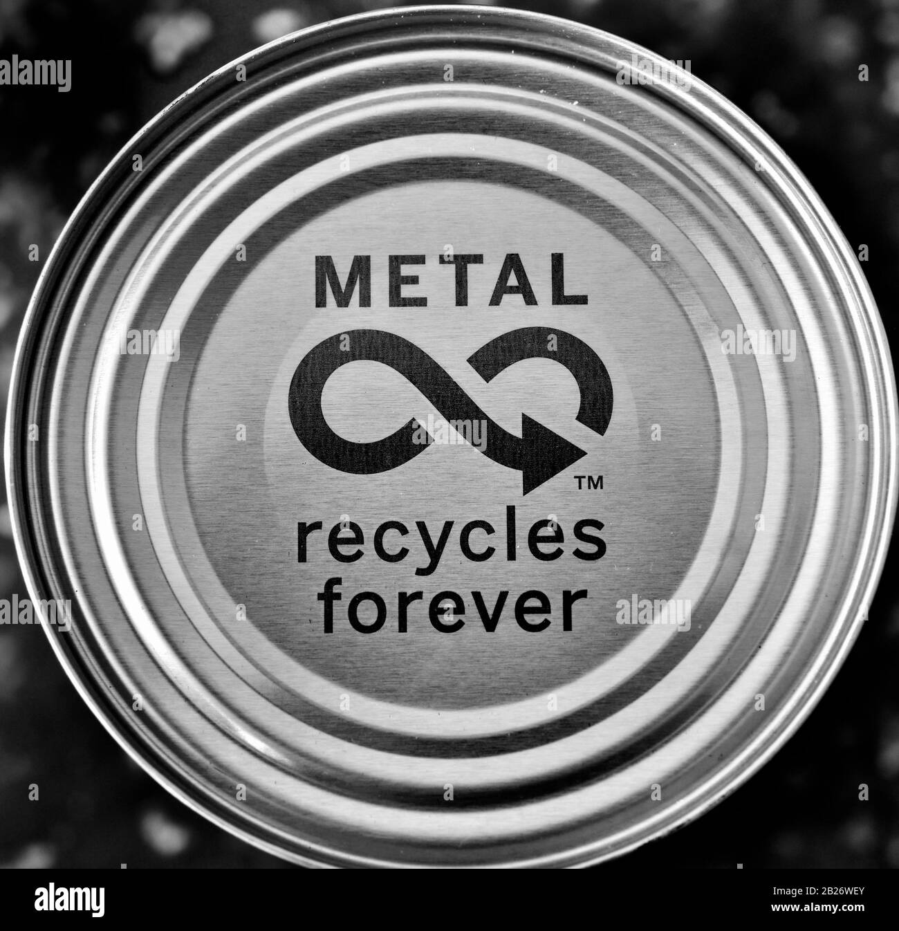 Le métal recycle à jamais sur le couvercle de certains aliments en conserve au Royaume-Uni Banque D'Images