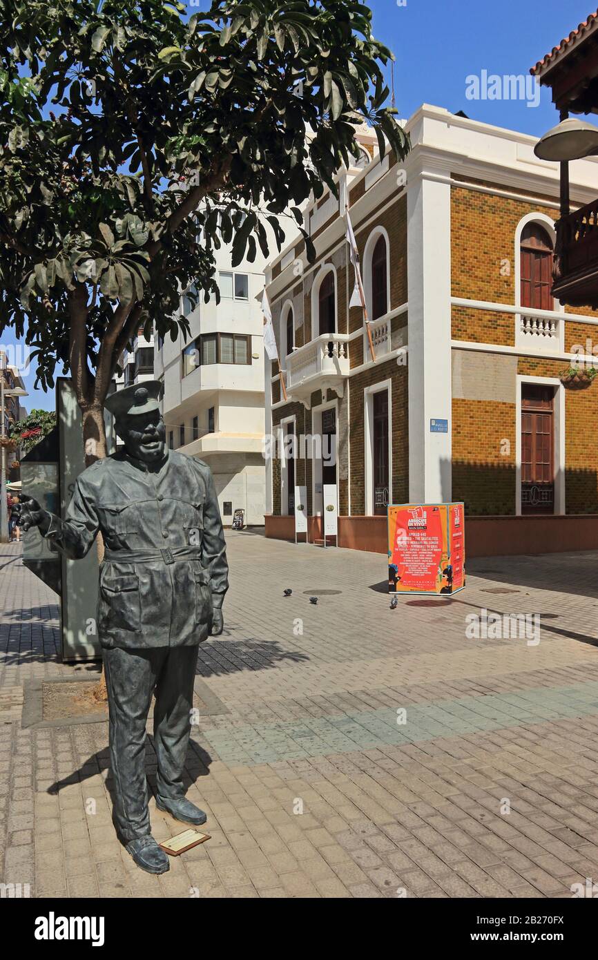 Statue dédiée à Heraclio Niz Mesa, un acteur surnommé Pollo de Arricife, Arricife, Lanzarote Banque D'Images