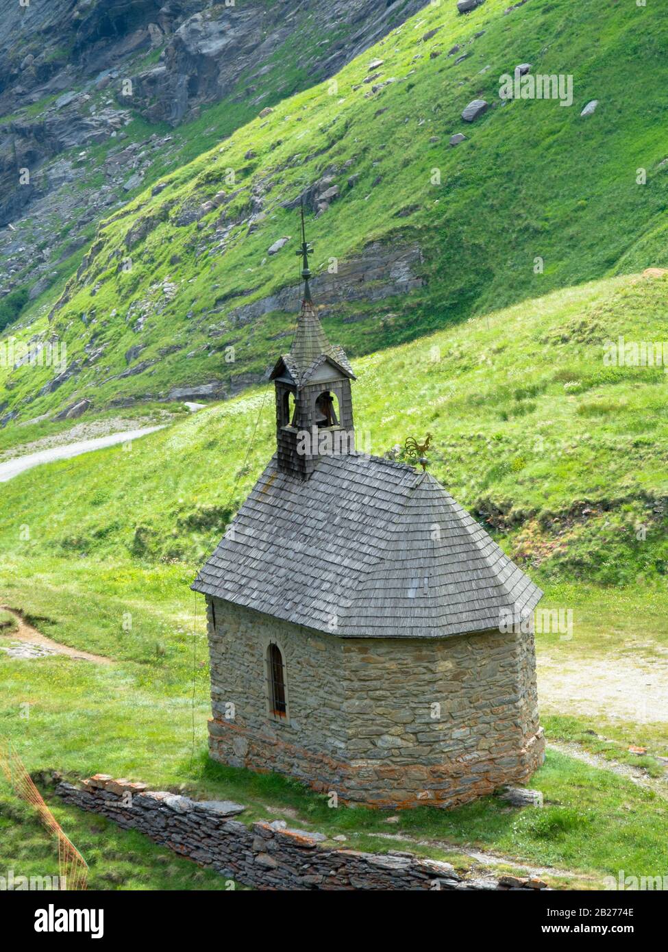 Petite chapelle de montagne sur la route alpine de Grossglockner (Grossglockner Hochalpenstrasse), Autriche Banque D'Images