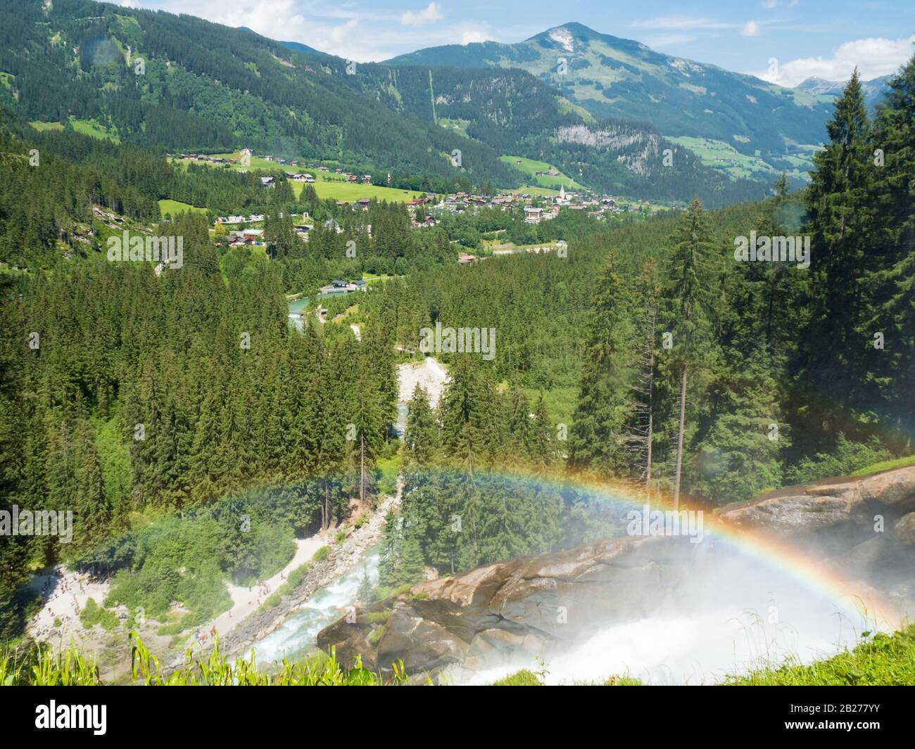 Rainbow au-dessus des chutes de Krimml (Krimmler Wasserfälle) dans le parc national du Haut Tauern, Autriche Banque D'Images