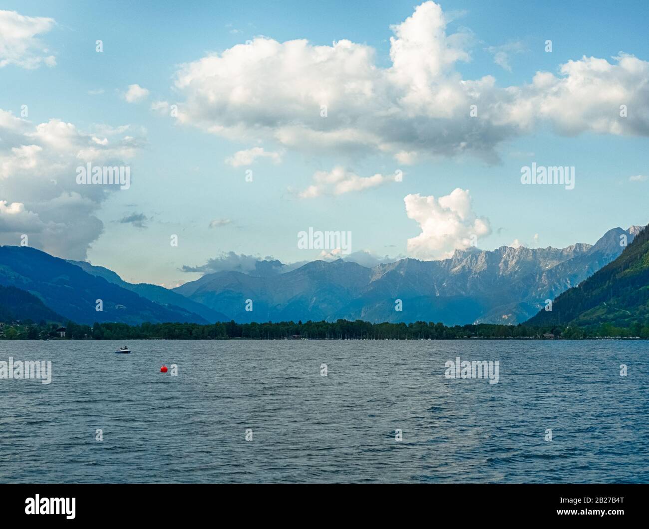 Vue de Zeller See de Zell am See, Autriche Banque D'Images