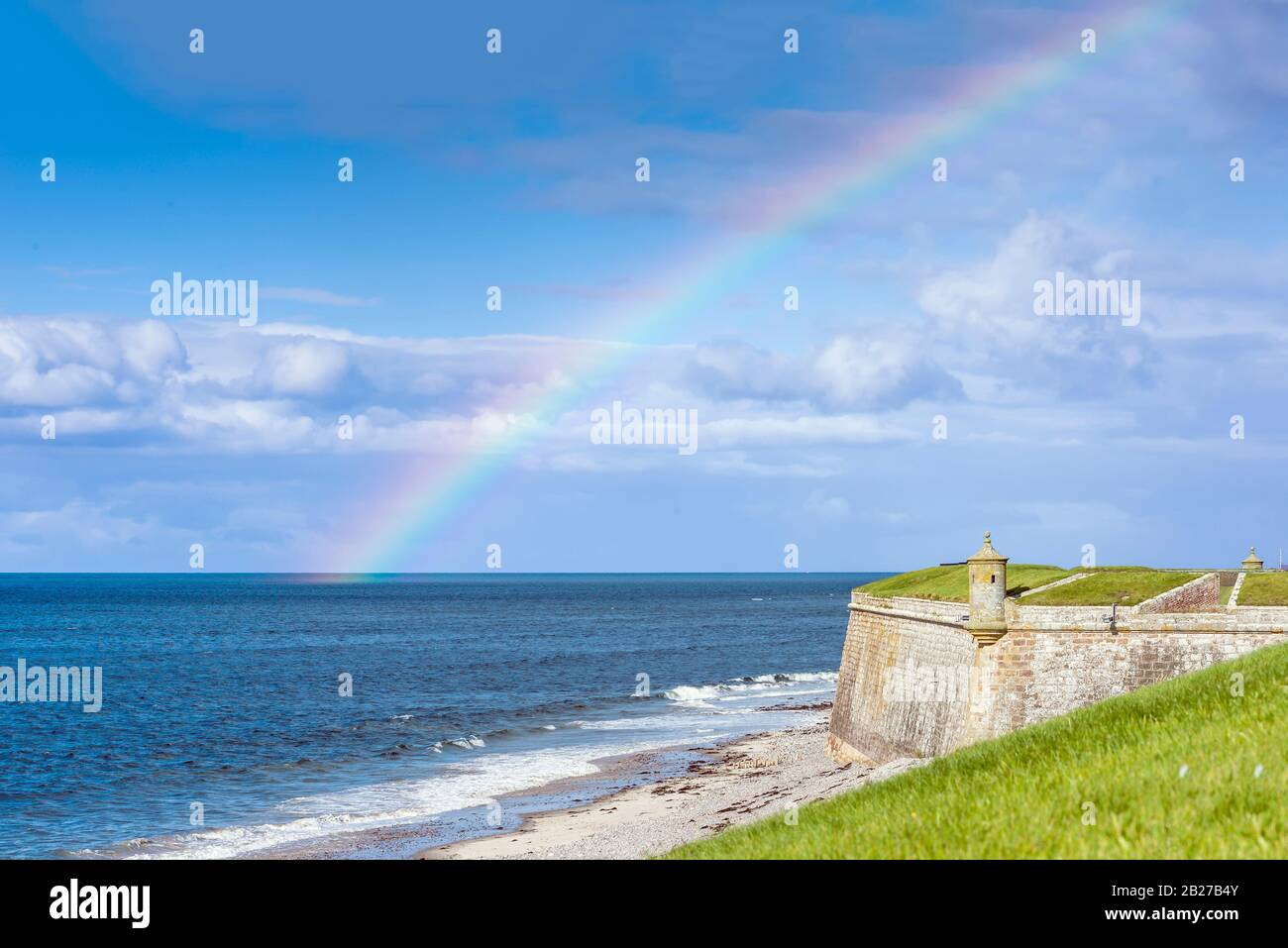 Rainbow au-dessus de fort George, Écosse - fort George est une grande forteresse du XVIIIe siècle près d'Ardersier, au nord-est d'Inverness Banque D'Images