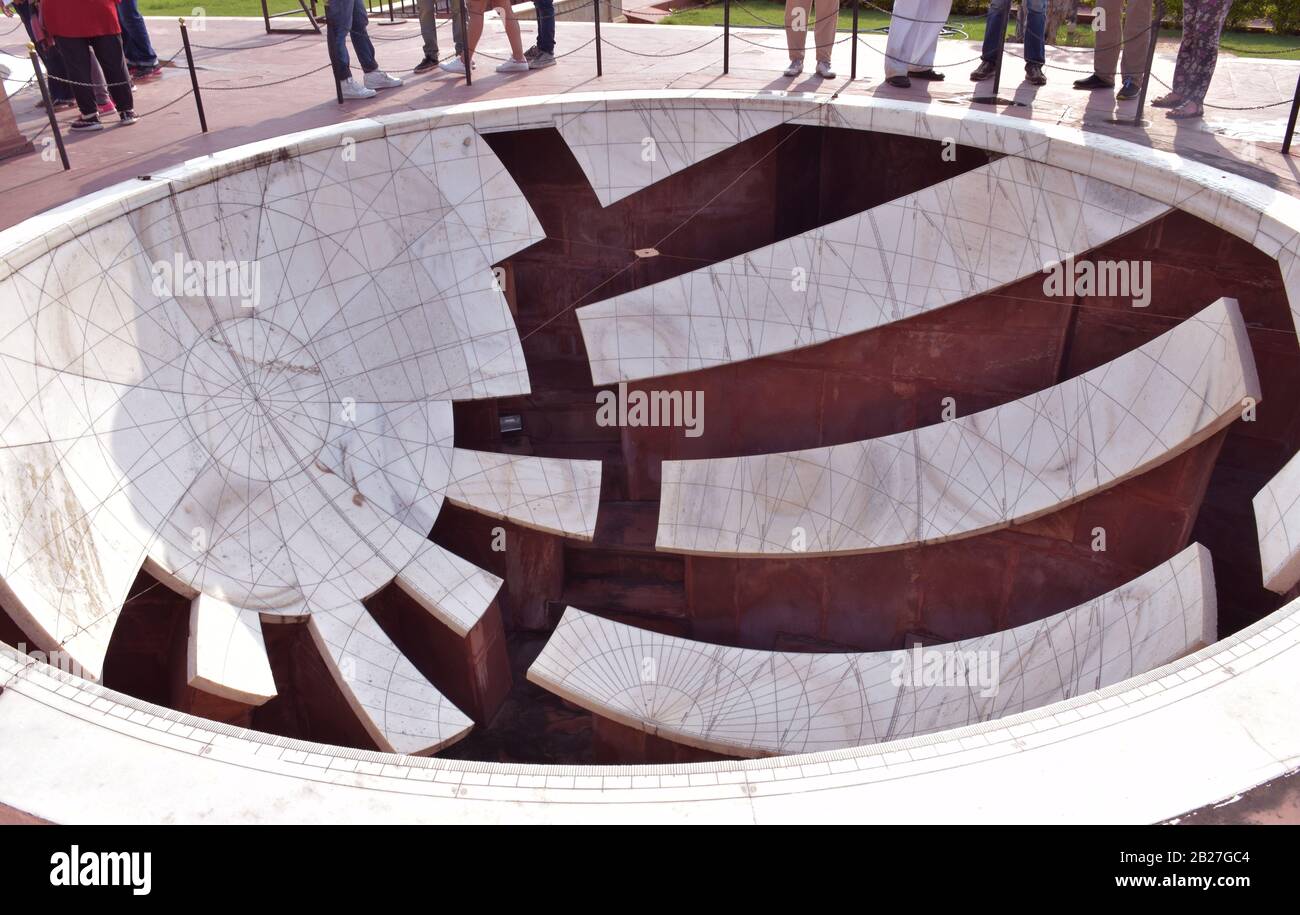 Jai Prakash Yantra à l'intérieur du célèbre Jantar mantar à Jaipur. C'est un observatoire astronomique Banque D'Images