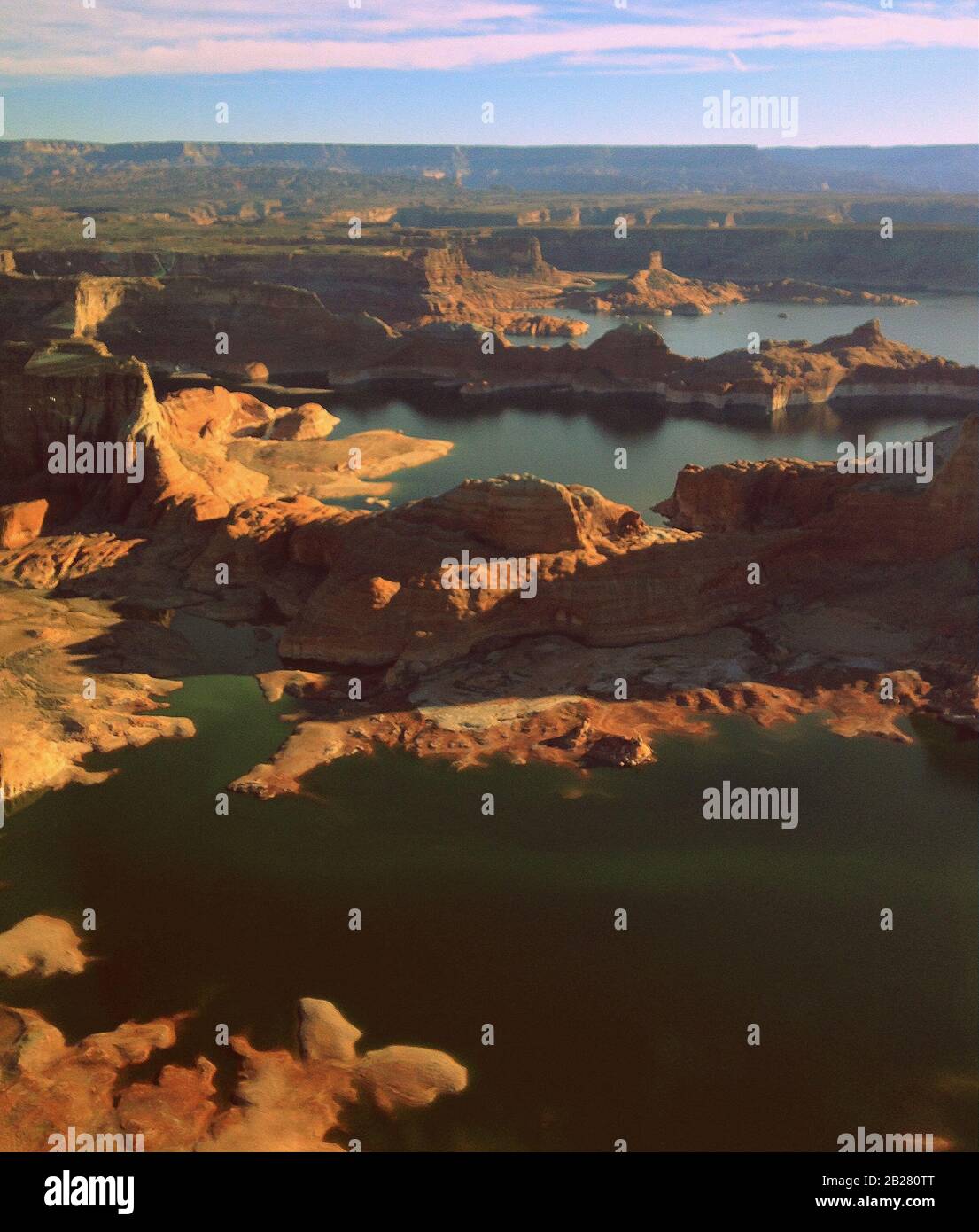 Vue aérienne du réservoir du lac Powell dans la zone de loisirs nationale de Glen Canyon, Retro Picture Banque D'Images