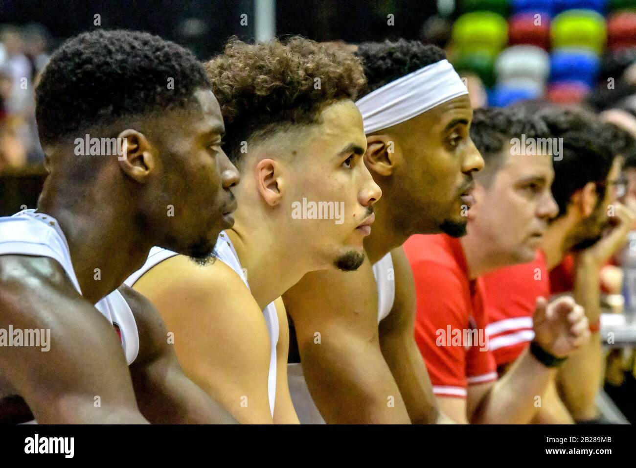 Londres, Royaume-Uni. 01 mars 2020. L'équipe de Leicester Riders sur le banc lors du match de championnat EFL Sky Bet entre Queens Park Rangers et Birmingham City au Kiyan Prince Foundation Stadium, Londres, Angleterre, le 29 février 2020. Photo De Phil Hutchinson. Utilisation éditoriale uniquement, licence requise pour une utilisation commerciale. Aucune utilisation dans les Paris, les jeux ou une seule publication de club/ligue/joueur. Crédit: Uk Sports Pics Ltd/Alay Live News Banque D'Images