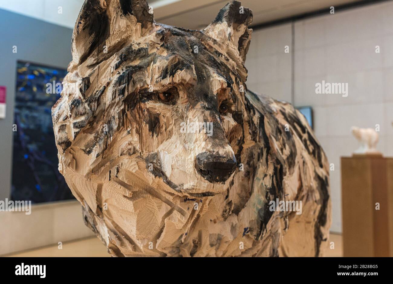 Sculpture en bois de l'artiste de Chainsaw Jurgen Lingl Rebetez exposé au musée scientifique interactif de trente, italie, décembre 2019 Banque D'Images