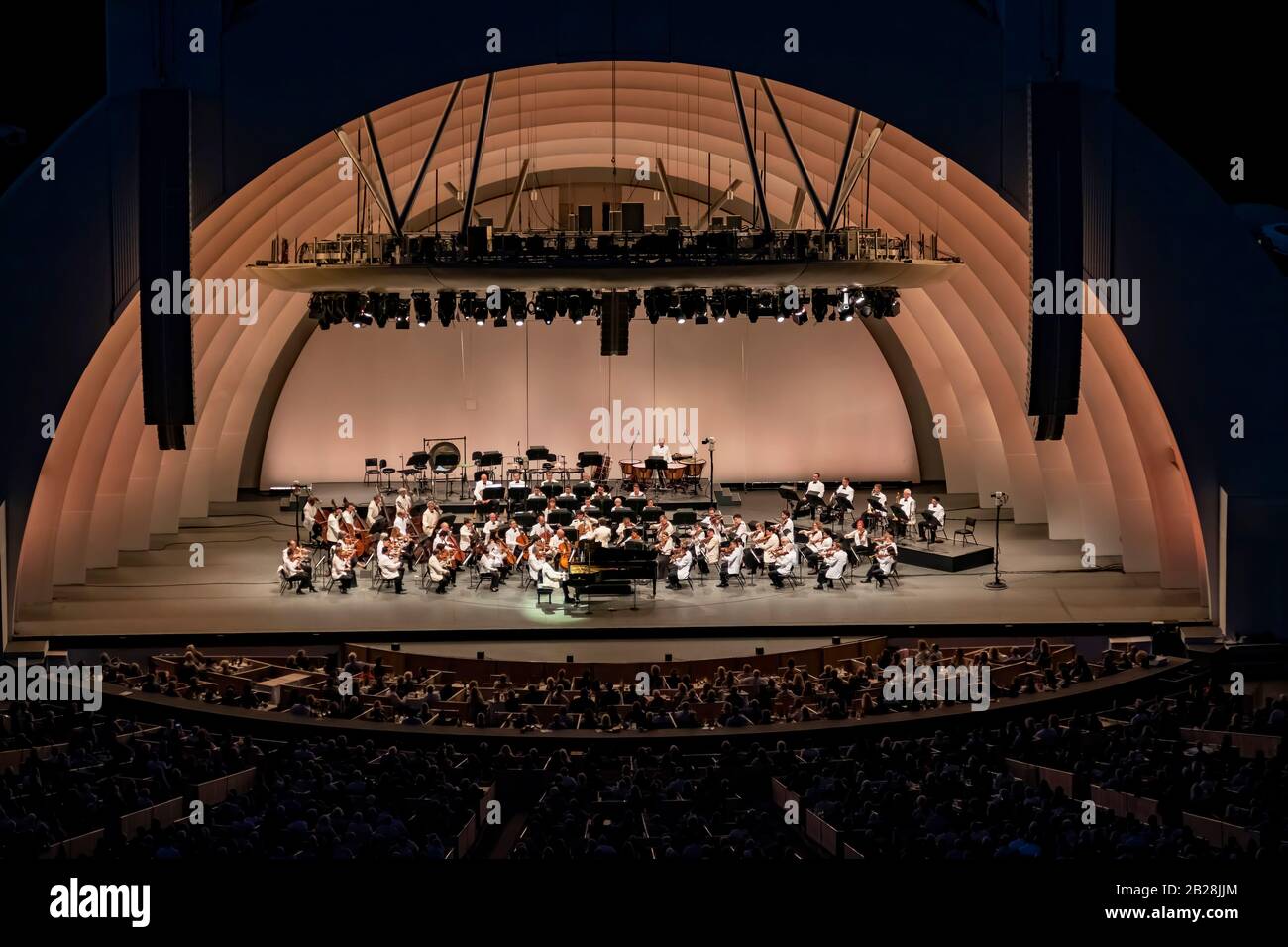 Los Angeles, 13 JUILLET : spectacle musical Dudamel & LANG LANG à Hollywood  Bowl le 13 JUILLET 2016 à Los Angeles, Californie Photo Stock - Alamy