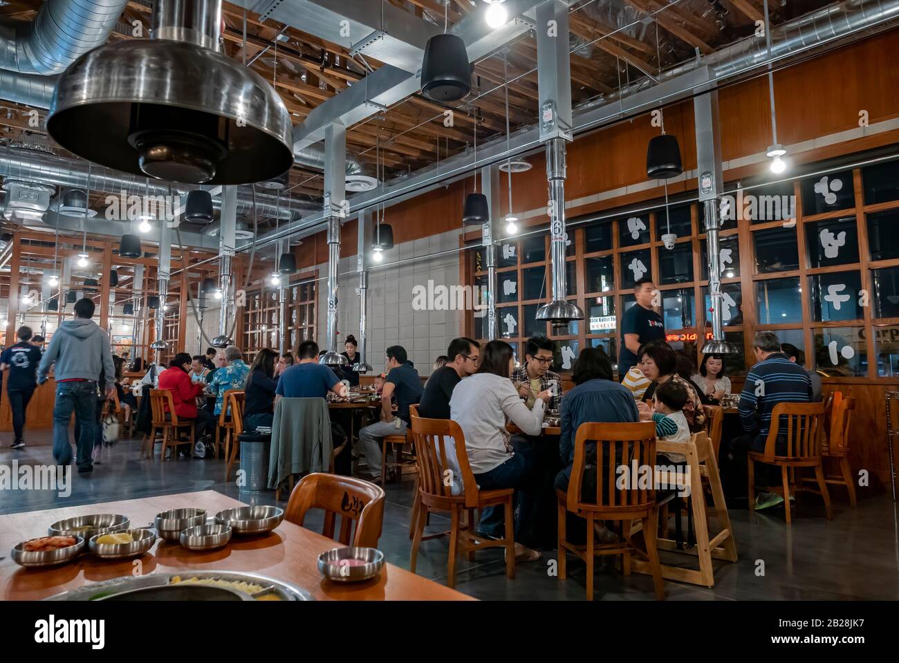 Los Angeles, 13 JUILLET : vue intérieure d'un restaurant barbecue de style coréen le 13 JUILLET 2016 à Los Angeles, Californie Banque D'Images