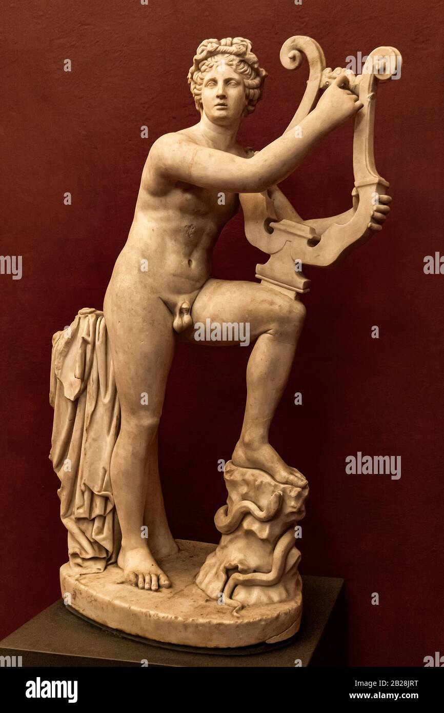 Florence, ITALIE - 7 AVRIL 2018 : Apollo jouant la cithara de la Galerie des Offices à Florence, Italie. C'est une statue de marbre du 2ème siècle. Banque D'Images