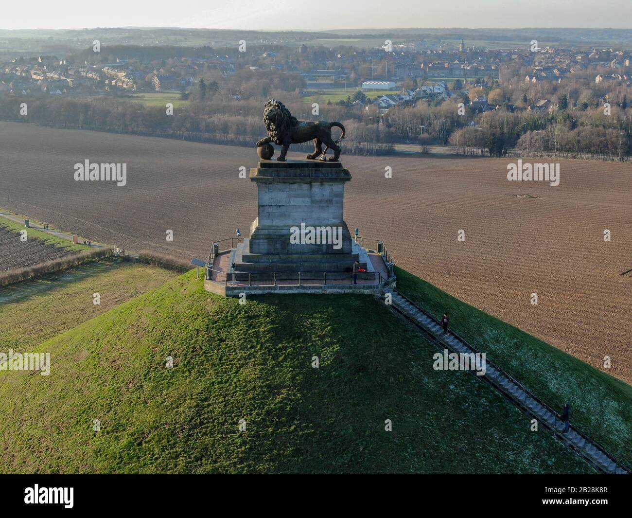 Vue aérienne Du chien du Lion avec terrain agricole autour. L'immense Butte du Lion sur le champ de bataille de Waterloo où Napoléon est mort. Belgique. Banque D'Images