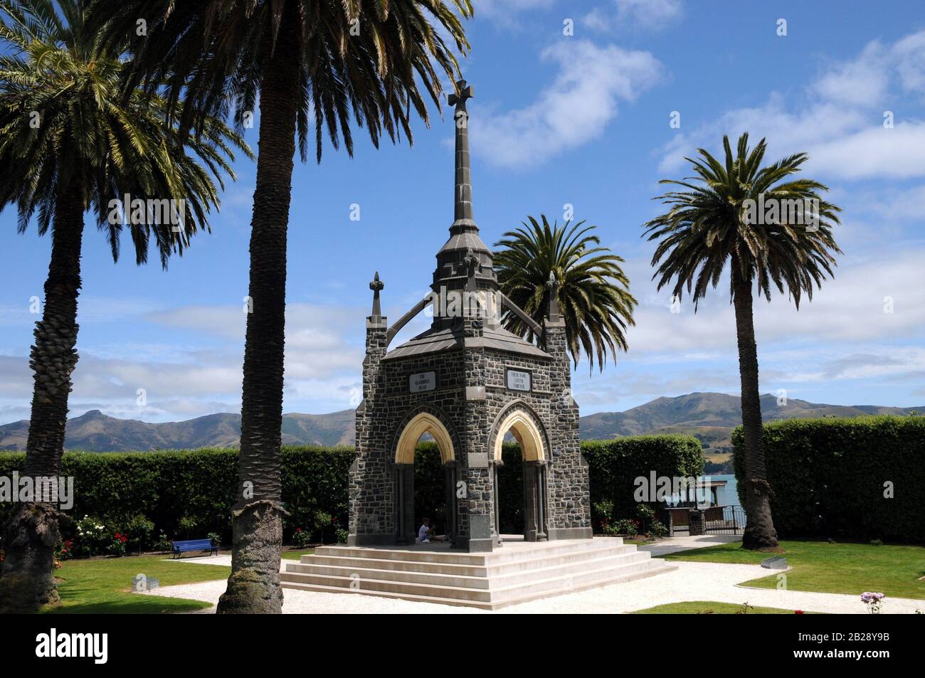 Le mémorial de guerre dans la petite ville d'Akaroa sur la péninsule Banks sur l'île du Sud de la Nouvelle-Zélande. Banque D'Images