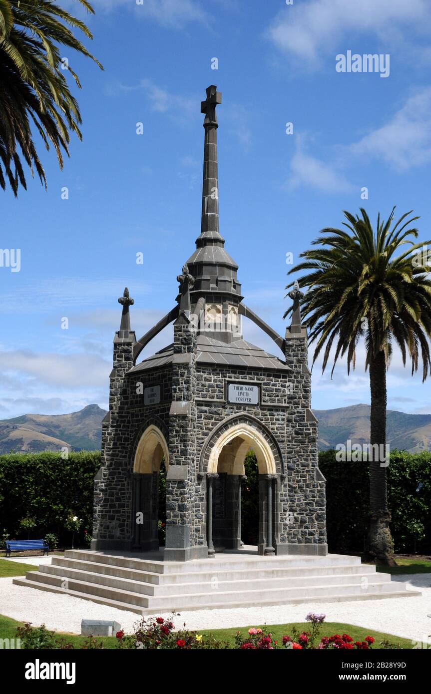 Le mémorial de guerre dans la petite ville d'Akaroa sur la péninsule Banks sur l'île du Sud de la Nouvelle-Zélande. Banque D'Images