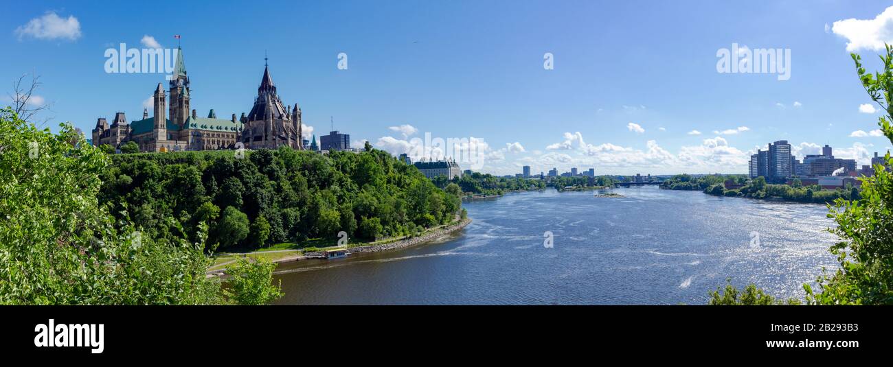 Panorama De La Colline Du Parlement D'Ottawa Banque D'Images