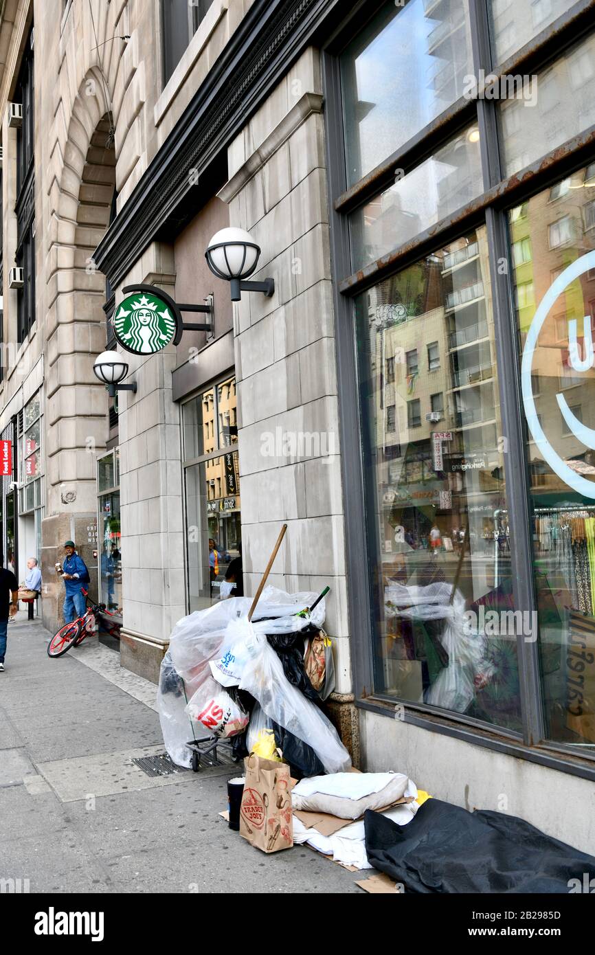 Café Starbucks à New York, États-Unis Banque D'Images
