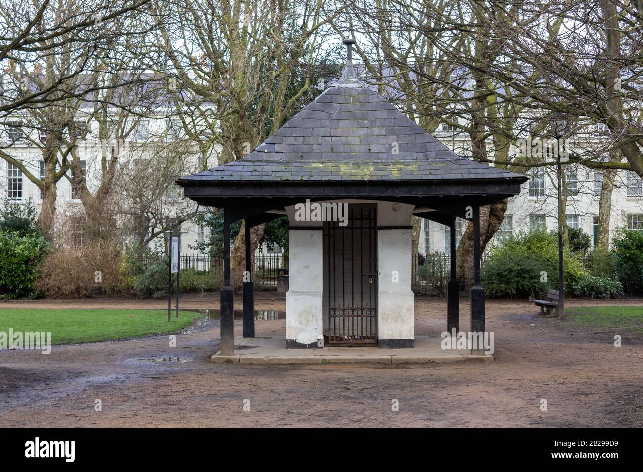 Abri De Parc, Jardins De Falkner Square, Quartier Géorgien De Liverpool. Banque D'Images