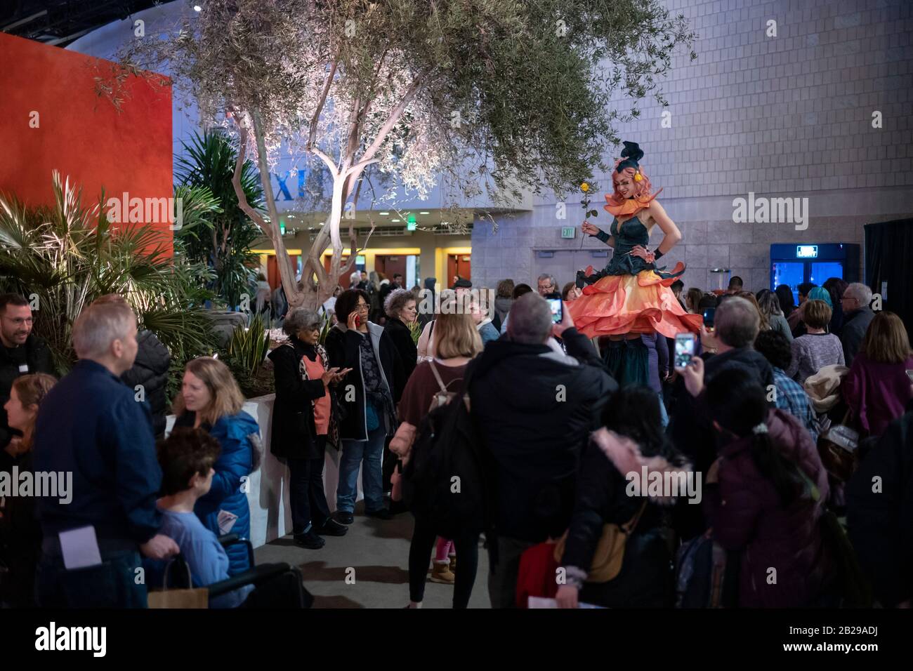 Philadelphie, PA/USA-fév 29, 2020: The 2020 PHS Philadelphia Flower Show, "Riviera Holiday", au Pennsylvania Convention Center. L'événement continue Banque D'Images