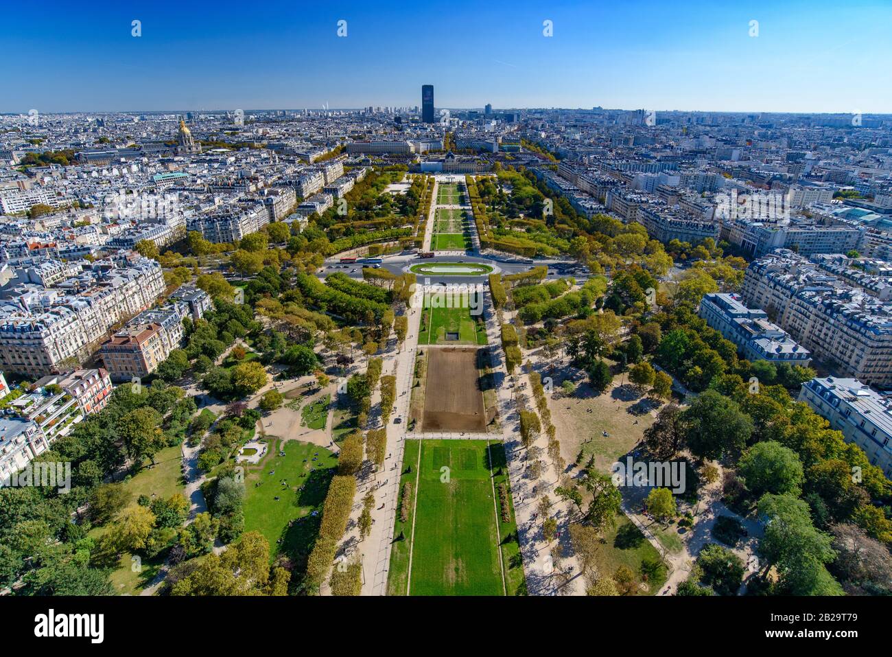 Vue aérienne du parc champ de Mars depuis la Tour Eiffel, Paris, France, Europe Banque D'Images
