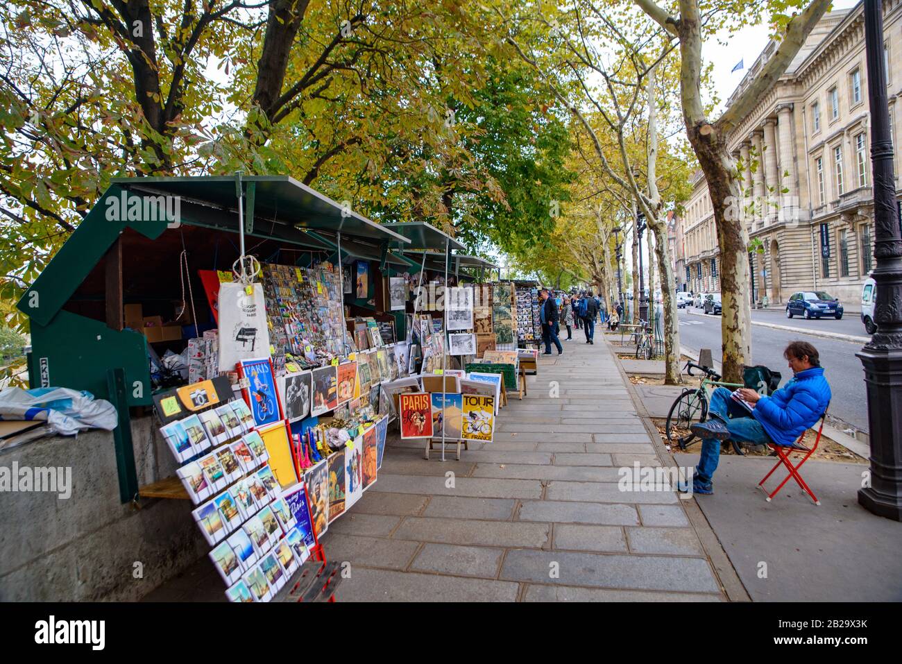 Le livre en plein air stalles sur la rive de la Seine à Paris, France Banque D'Images