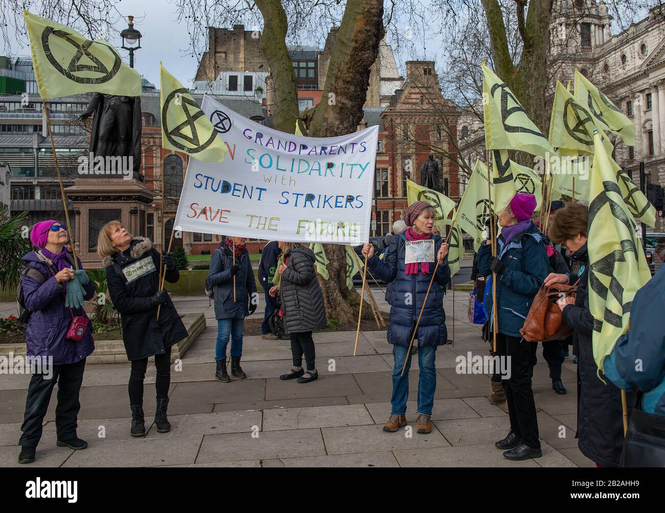 Les Grands-Parents du XR à la manifestation de la grève des jeunes Pour le climat, à Londres, protestent contre le manque d'action du gouvernement en matière de changement climatique. Banque D'Images