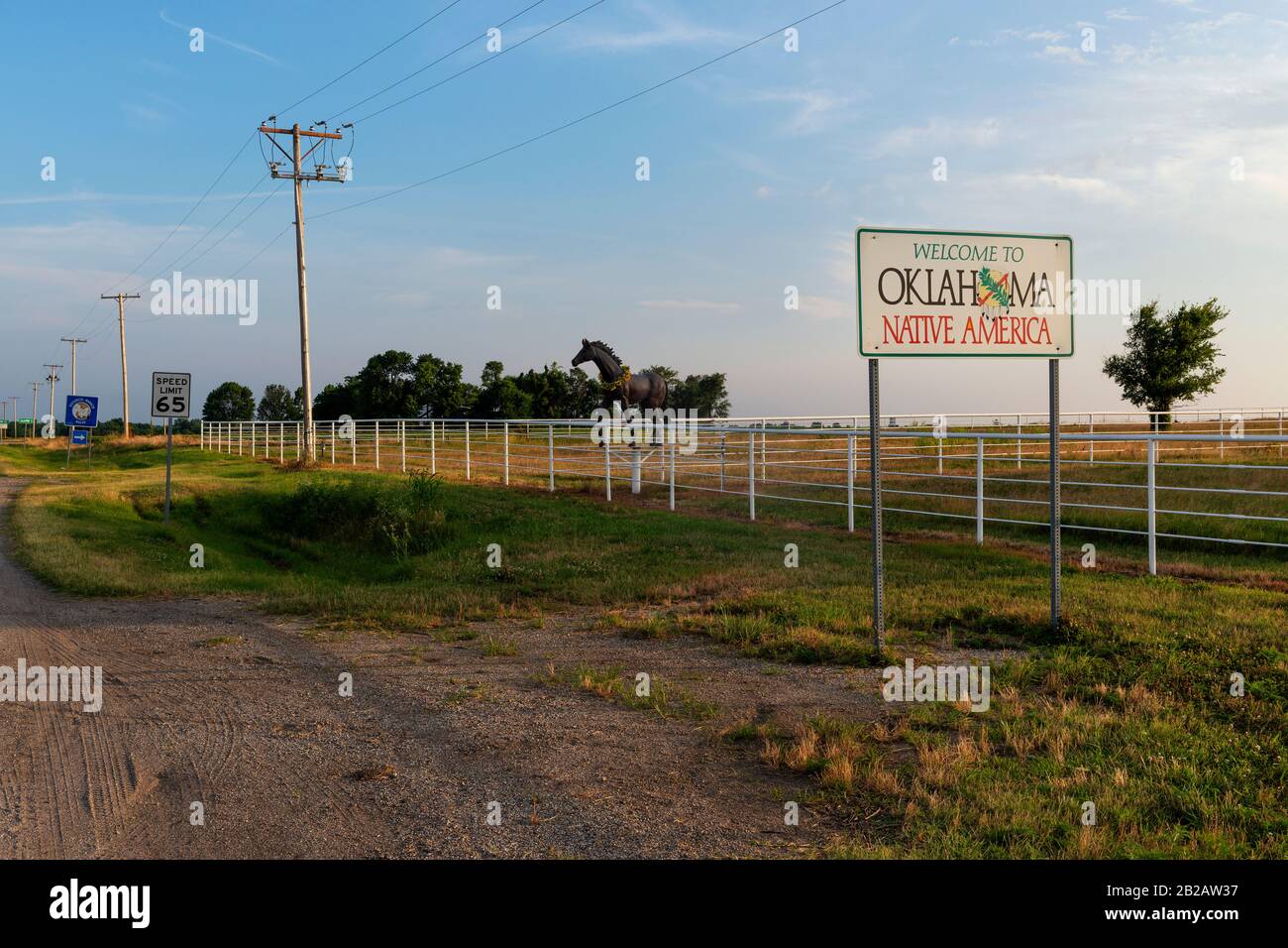 Un panneau de bienvenue de l'État de l'Oklahoma le long de la route historique 66 dans l'État de l'Oklahoma, aux États-Unis. Banque D'Images