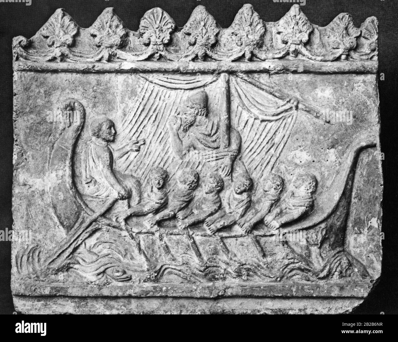 Une plaque de secours grecque dépeint Odysseus à l'écoute du son de la sirène attachée au mât de son navire. Banque D'Images
