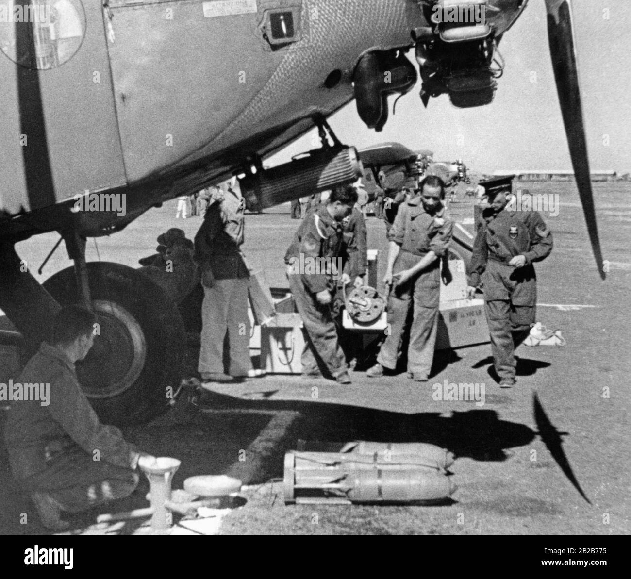 Des avions italiens dans l'aérodrome d'Asmara, la capitale de l'Érythrée d'aujourd'hui, la base de toutes les opérations de guerre sur le front nord de la guerre Abyssinienne. Les avions sont chargés de bombes. Banque D'Images