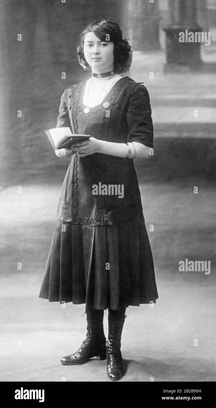 Portrait d'une fille vers 1910. Banque D'Images