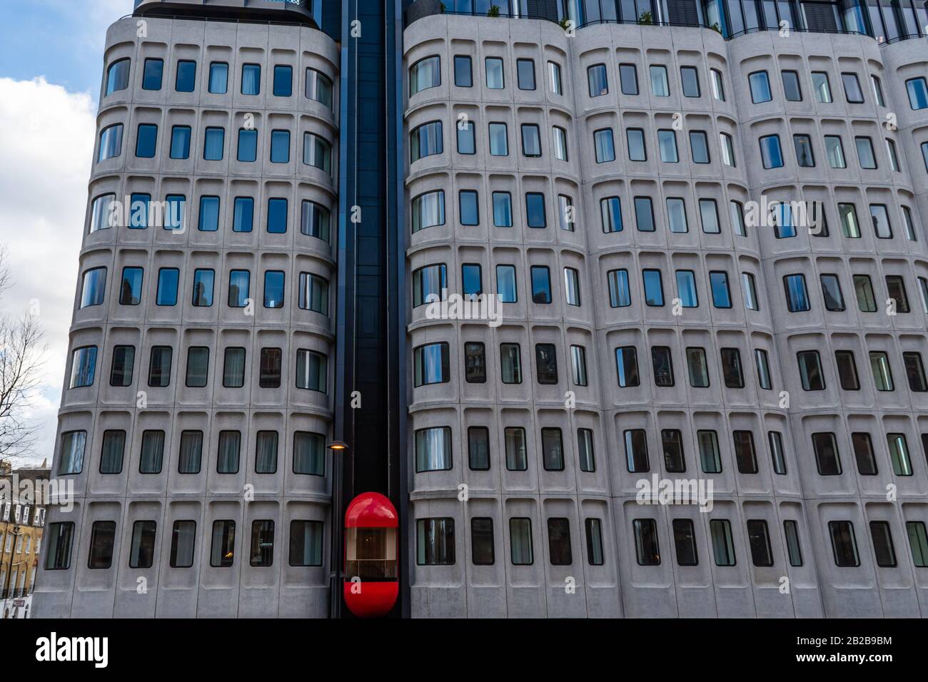 L'extérieur accrocheur de l'ancienne annexe de l'hôtel de ville de Camden, maintenant la Standard, Londres. Banque D'Images