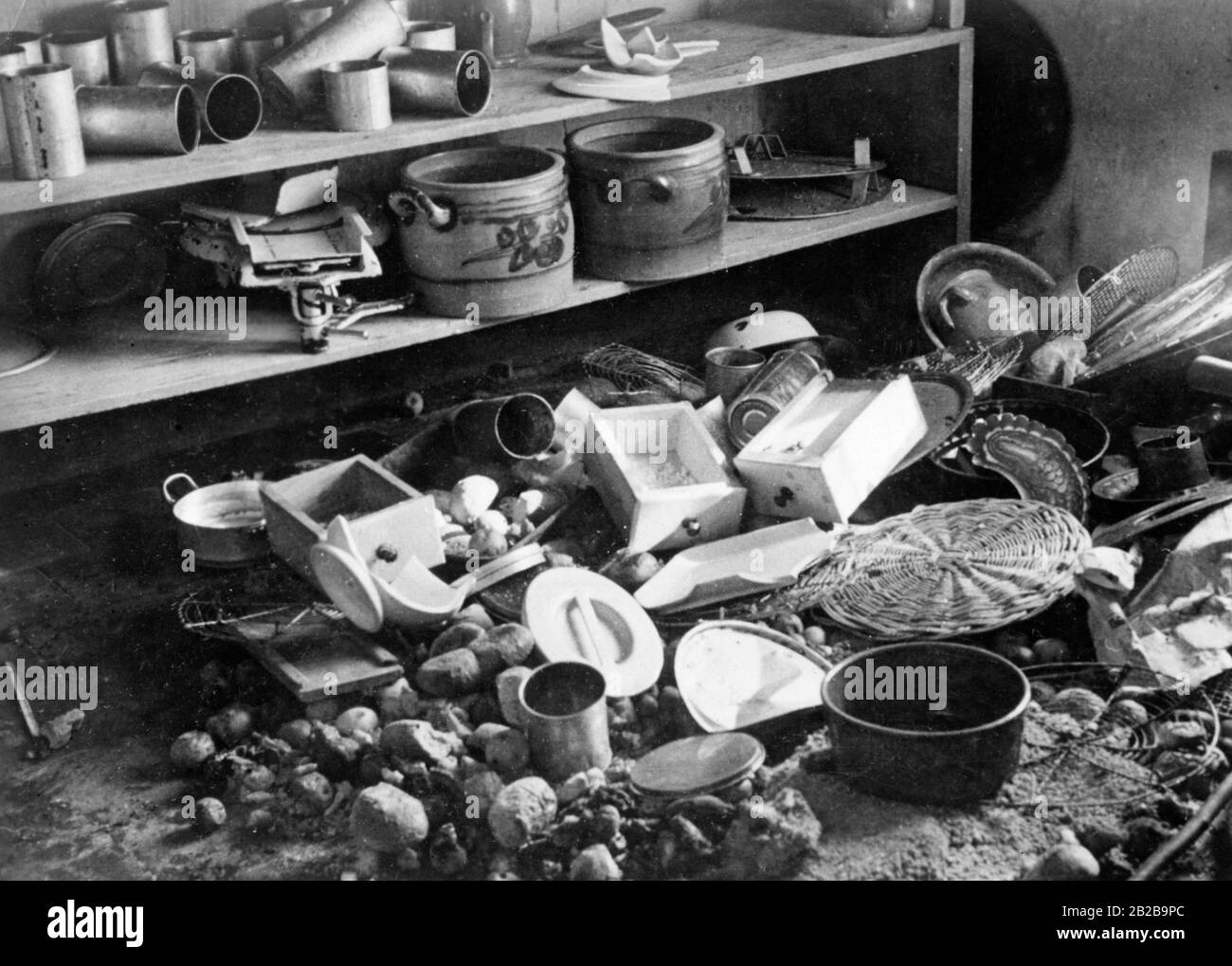 Maison détruite 1940 france Banque de photographies et d’images à haute ...