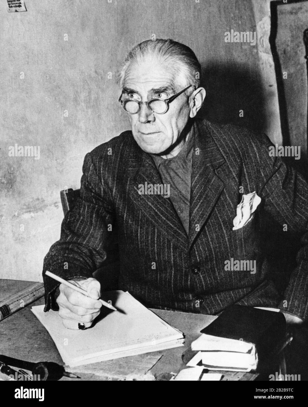 Franz von Papen, ancien chancelier du Reich et allié d'Adolf Hitler ainsi que membre du NSDAP, dans sa cellule lors des procès de Nuremberg. Banque D'Images