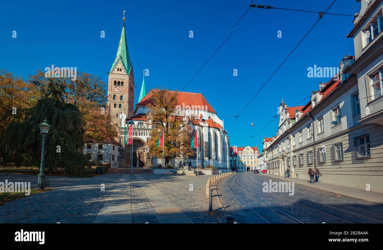 Augsbourg, Bavière, Allemagne - circa 2018, octobre : la cathédrale d'Augsbourg (allemand : Dom Maria Heimsuchung) est une église catholique romaine à Augsbourg, Ba Banque D'Images