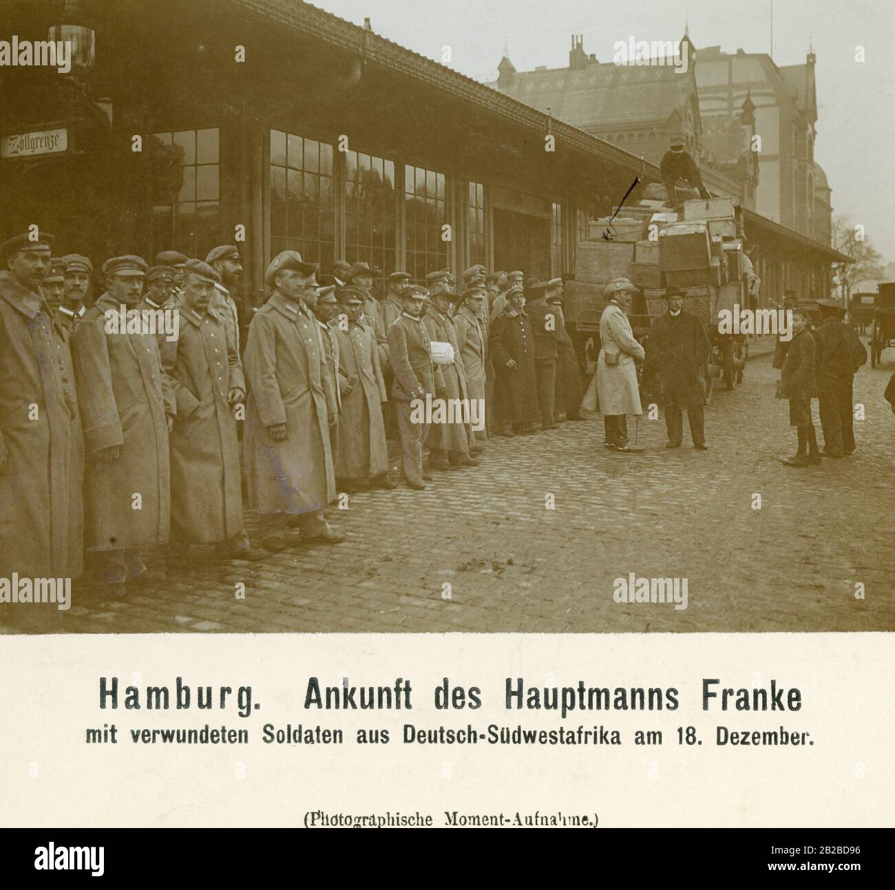 Le capitaine Victor Franke arrive à Hambourg avec des soldats blessés de la guerre en Afrique du Sud-Ouest contre l'Herero rebelle. Banque D'Images