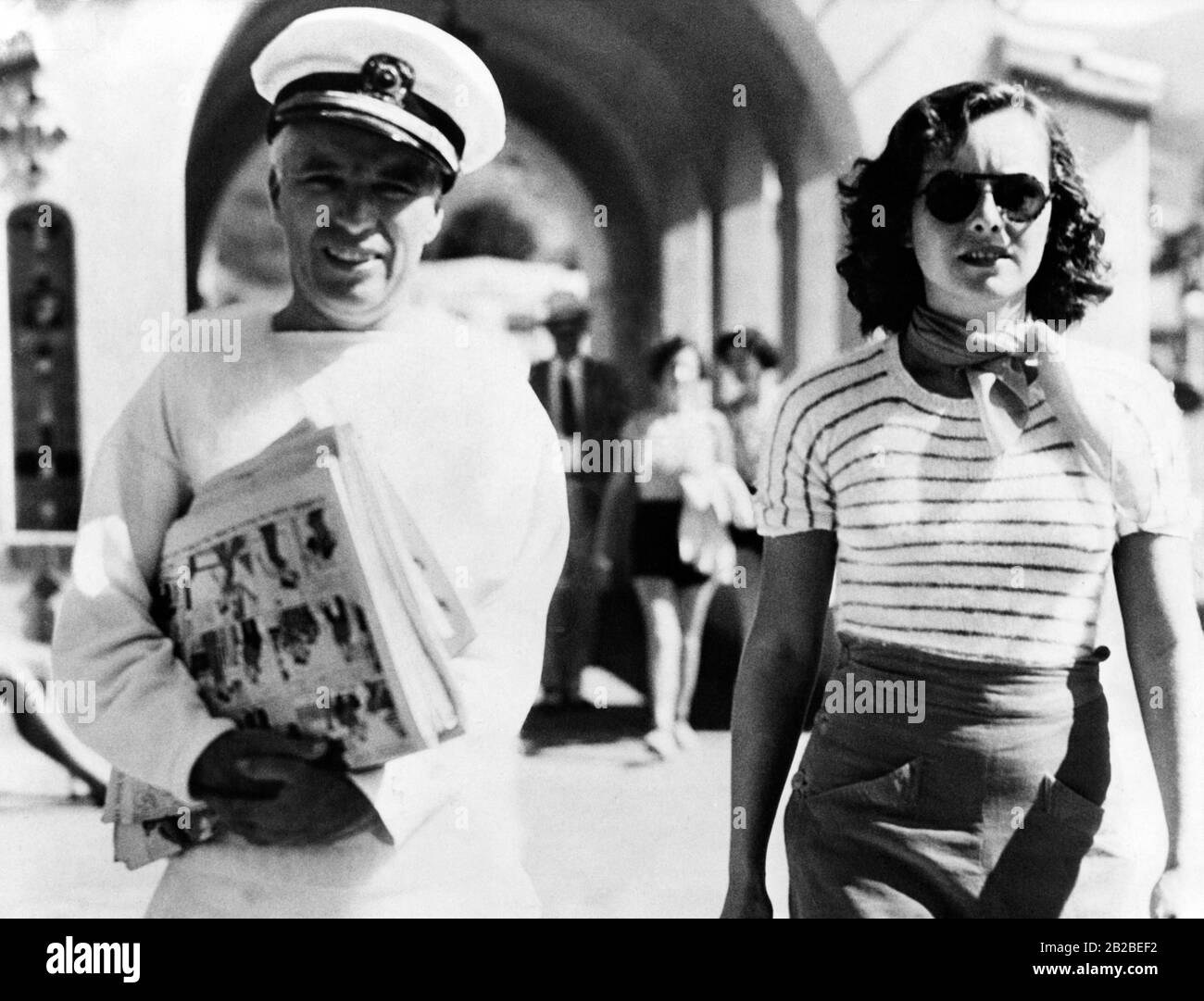 Charles Chaplin avec sa femme Paulette Goddard en vacances sur l'île de Santa Catalina. Banque D'Images