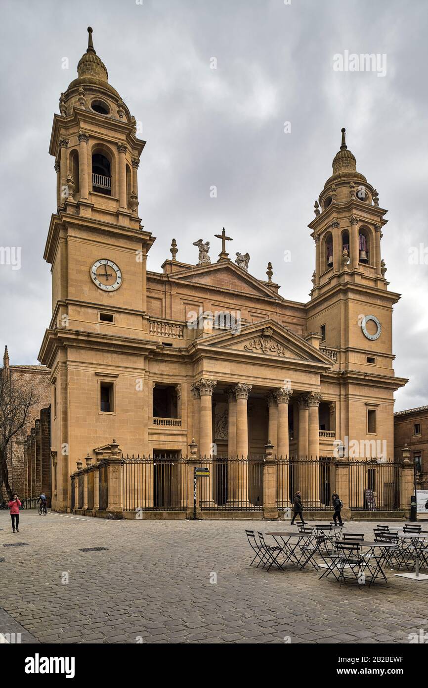 La cathédrale métropolitaine de Santa María la Real, avec son architecture néoclassique, gothique et romane, dans la ville de Pampelune, Navarre, Espagne, Europe. Banque D'Images