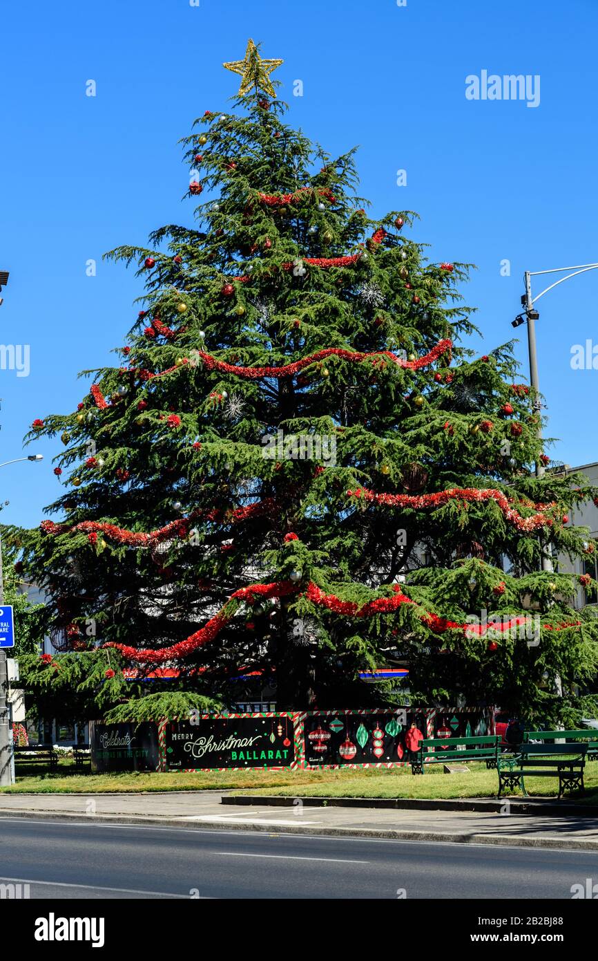 Ville de Ballarat Sturt Street et Bridge Mall décoré pour la saison Festive, Banque D'Images