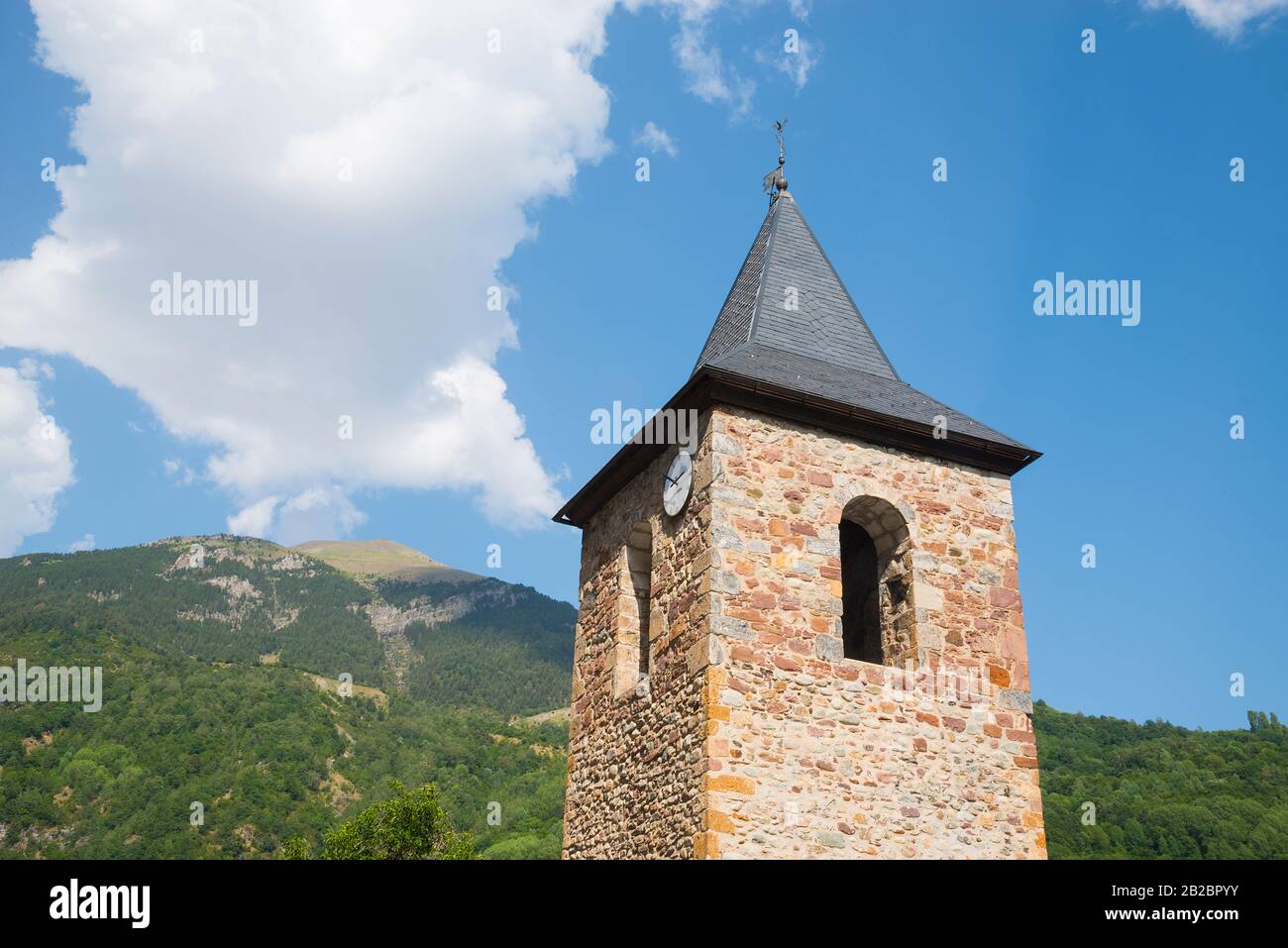 Clocher de l'église. San Juan De Plan, Province De Huesca, Aragon, Espagne. Banque D'Images