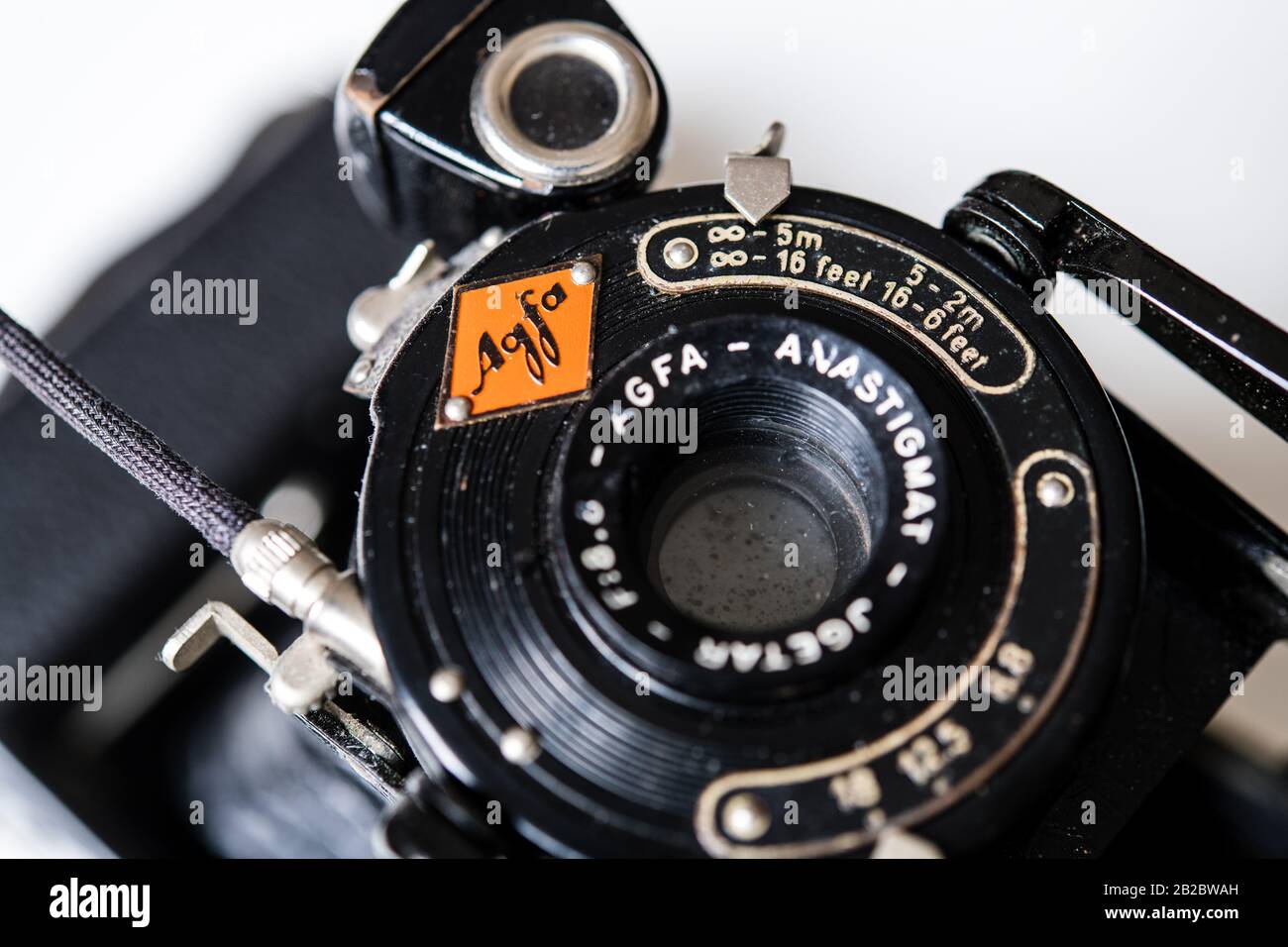 Rome, ITALIE - mars 2020. Rétro vintage Agfa Billy photo caméra détail du logo et de l'objectif Banque D'Images