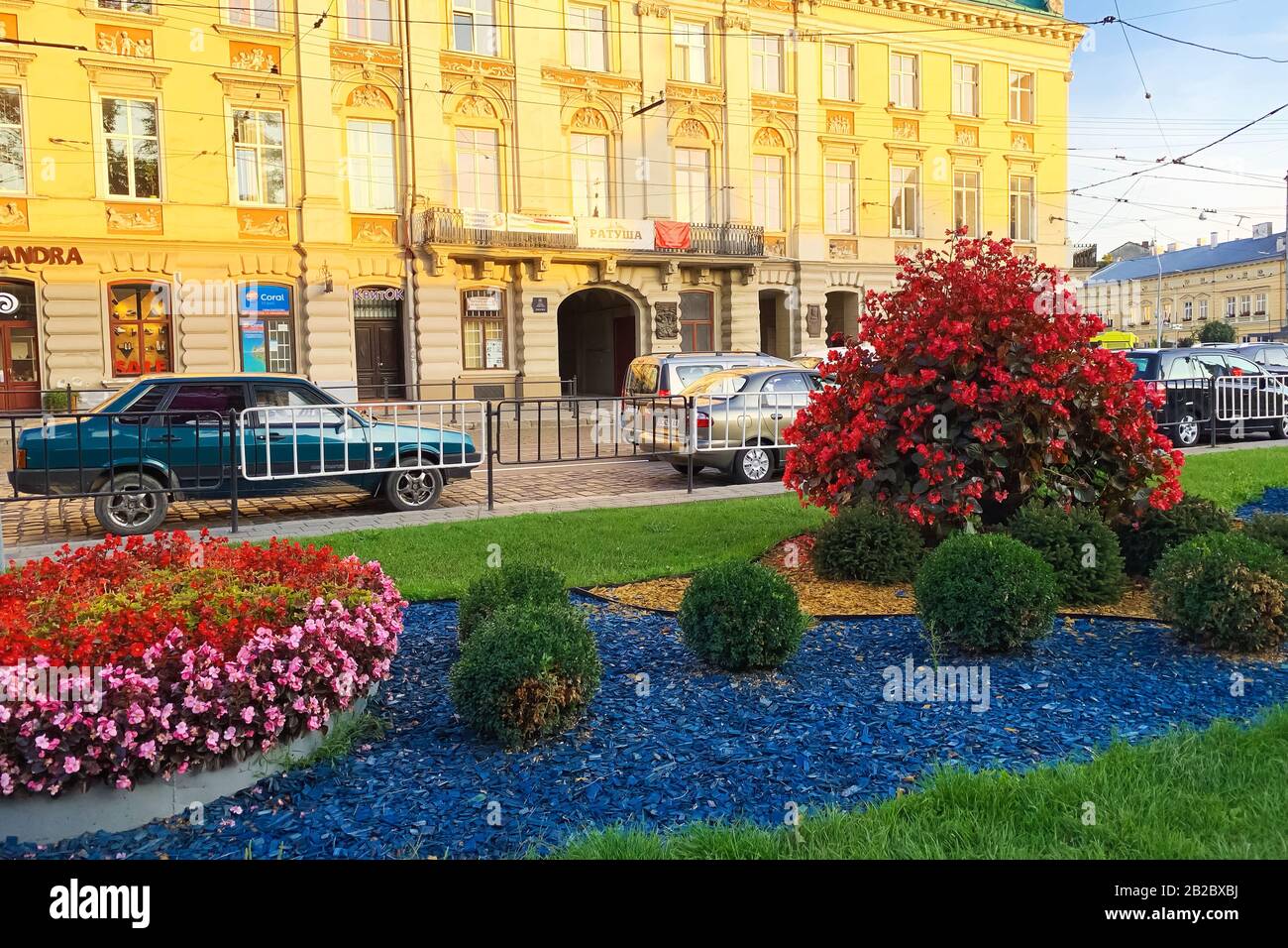 Lviv, UKRAINE - 6 septembre 2019. Ville ensoleillée et lumineuse de Lviv, un jour d'automne. Capitale culturelle de l'Ukraine. Banque D'Images