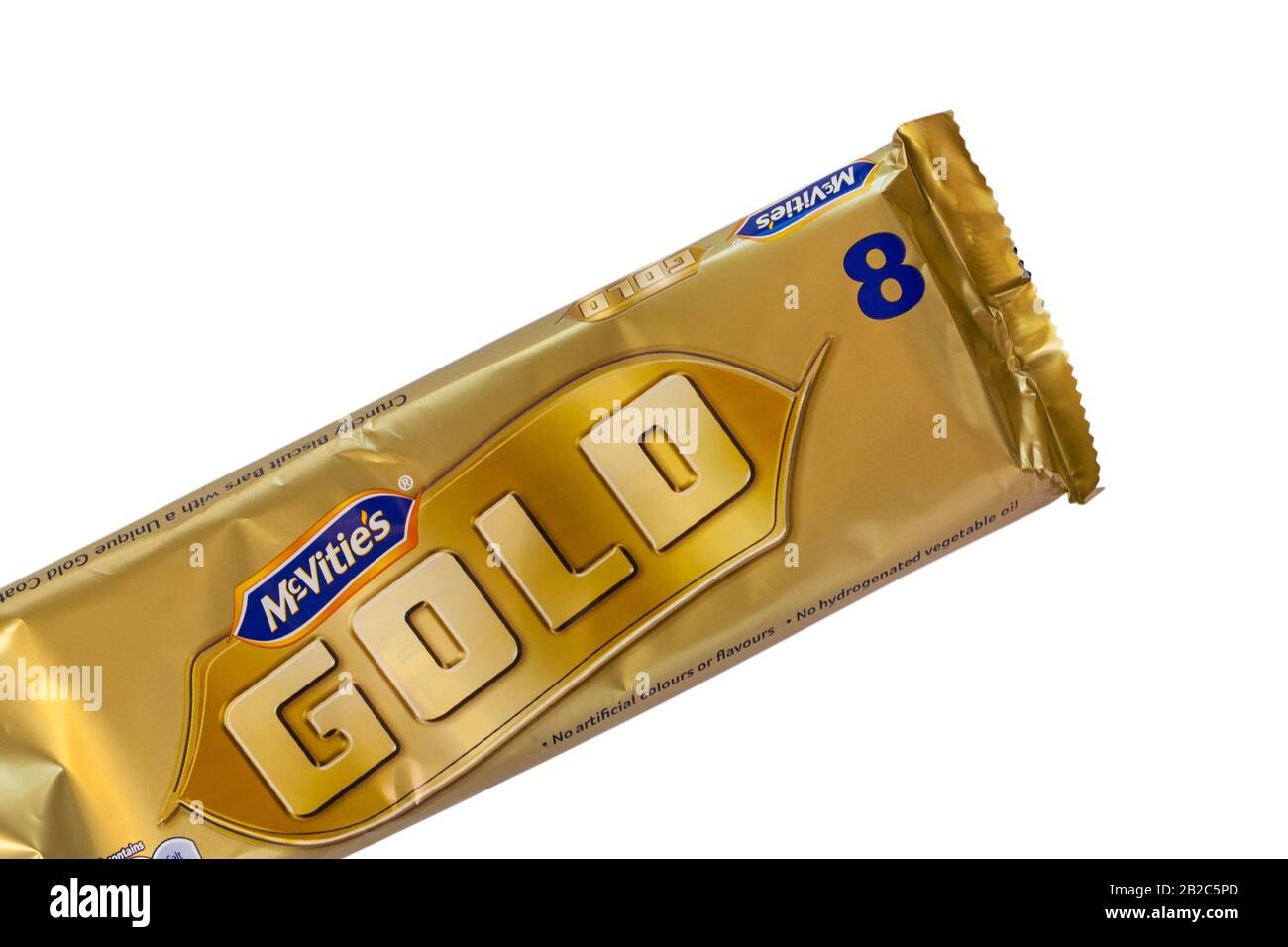 Paquet de biscuits McVities Gold, barres de biscuit - paquet de 8 sur fond blanc - barres de biscuit croquant avec un revêtement de saveur caramel Banque D'Images