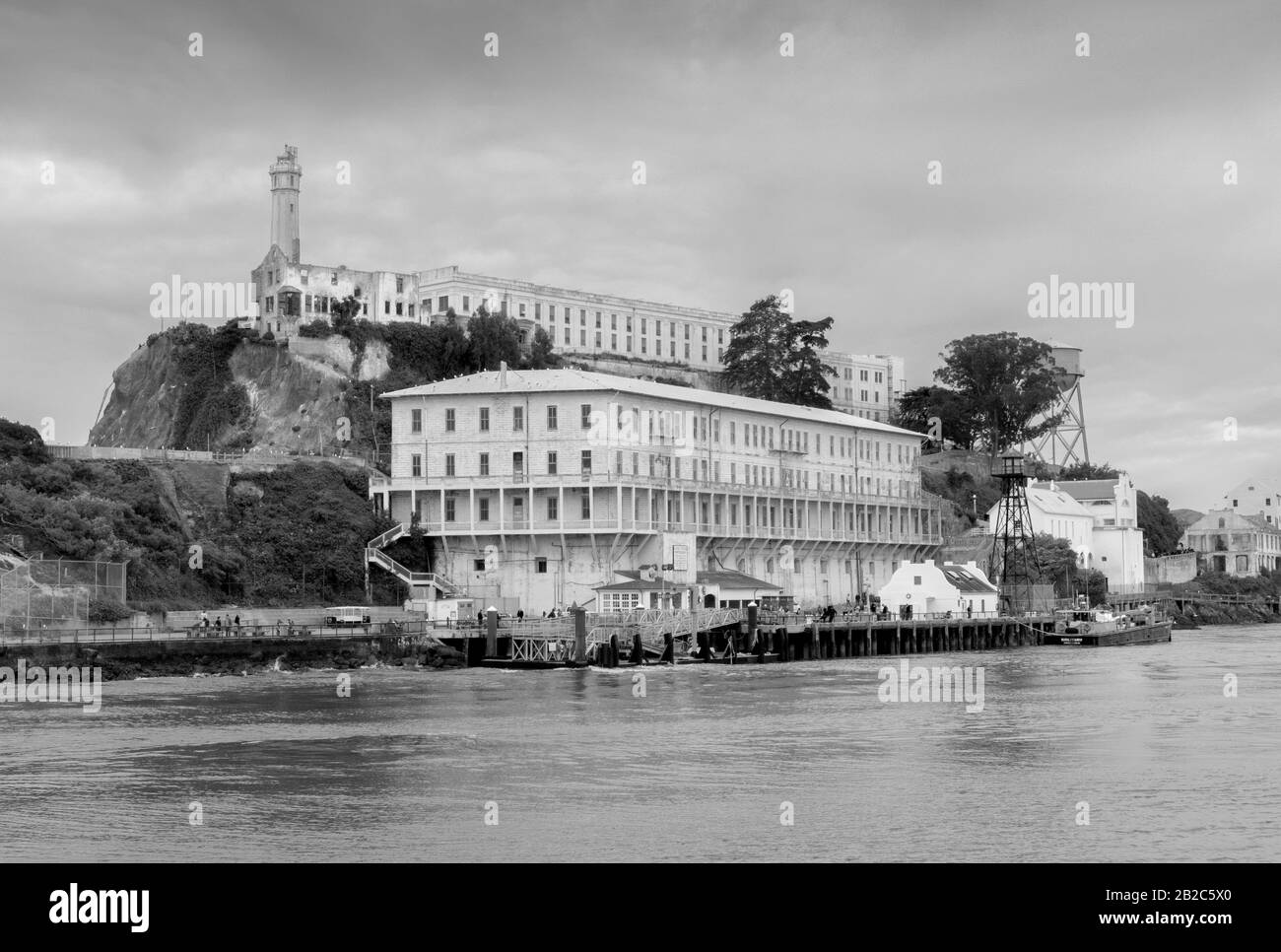 Le Pénitencier Fédéral D'Alcatraz Sur L'Île D'Alcatraz Dans La Baie De San Francisco, Californie, États-Unis. La prison a une fois emprisonné le gangster américain Al Capone. Banque D'Images