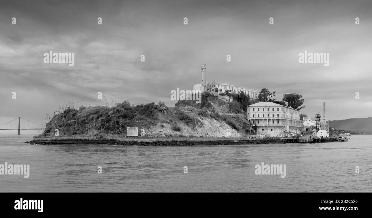 Le Pénitencier Fédéral D'Alcatraz Sur L'Île D'Alcatraz Dans La Baie De San Francisco, Californie, États-Unis. La prison a une fois emprisonné le gangster américain Al Capone. Banque D'Images