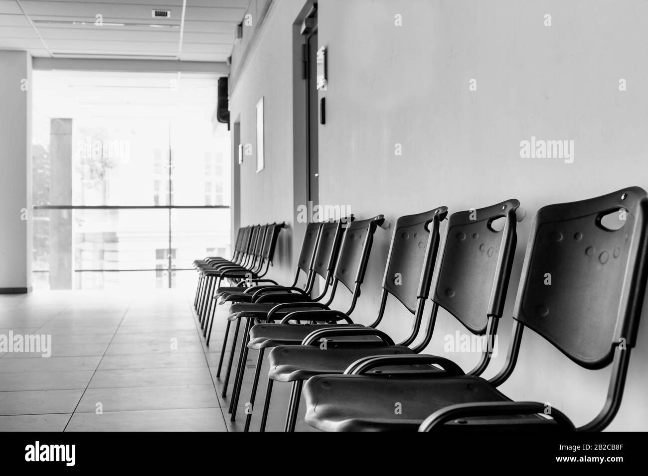 Photo de chaises vides dans la salle d'attente de l'université Banque D'Images