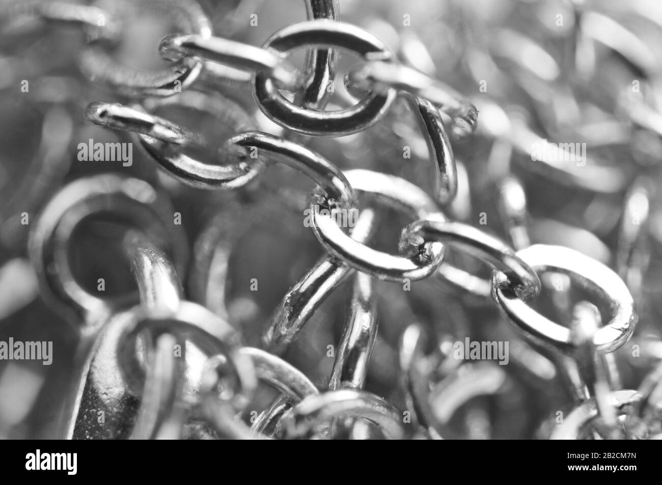 Macro. La chaîne photo en noir et blanc se rapproche en plein écran. Banque D'Images