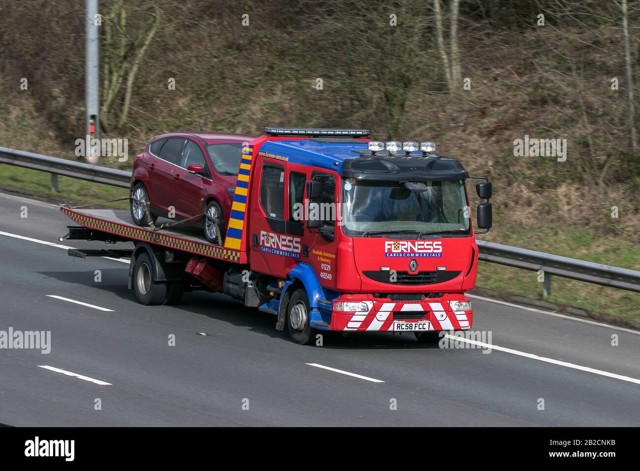 Camion de récupération de véhicules Furness roulant sur l'autoroute   près de Preston dans Lancashire, Royaume-Uni Banque D'Images