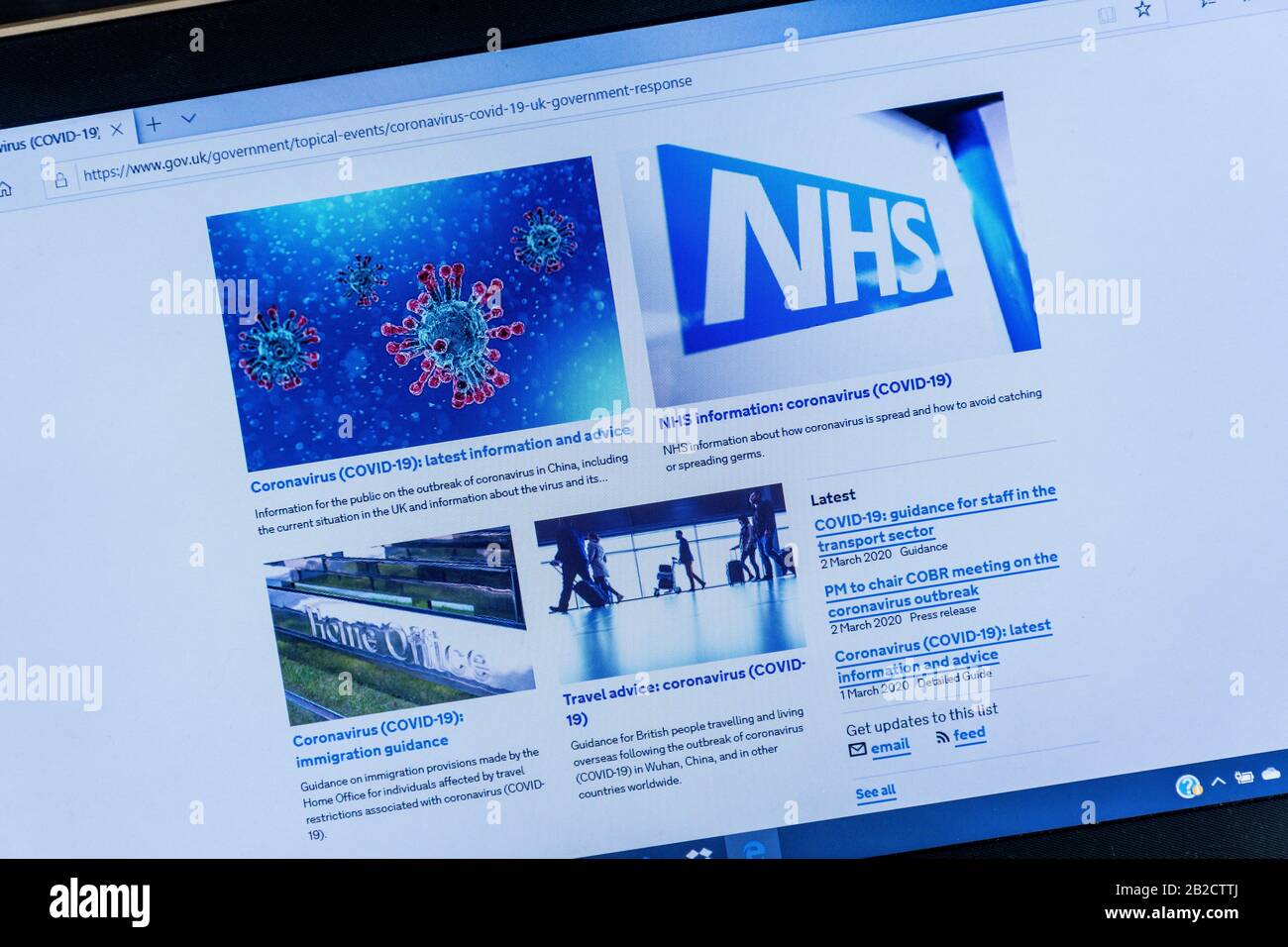 Coronavirus covid-19 informations et conseils du gouvernement sur le site gov.uk sur un ordinateur portable, Royaume-Uni, mars 2020 Banque D'Images